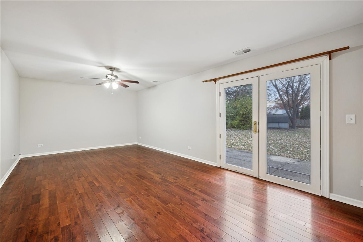 20 S Parliament Way, Mundelein, IL 60060