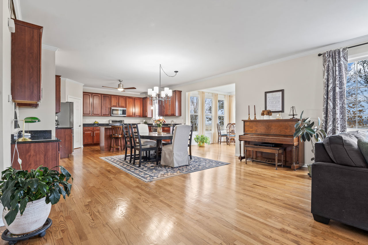 38 E Meadow Drive, Cortland, IL 60112