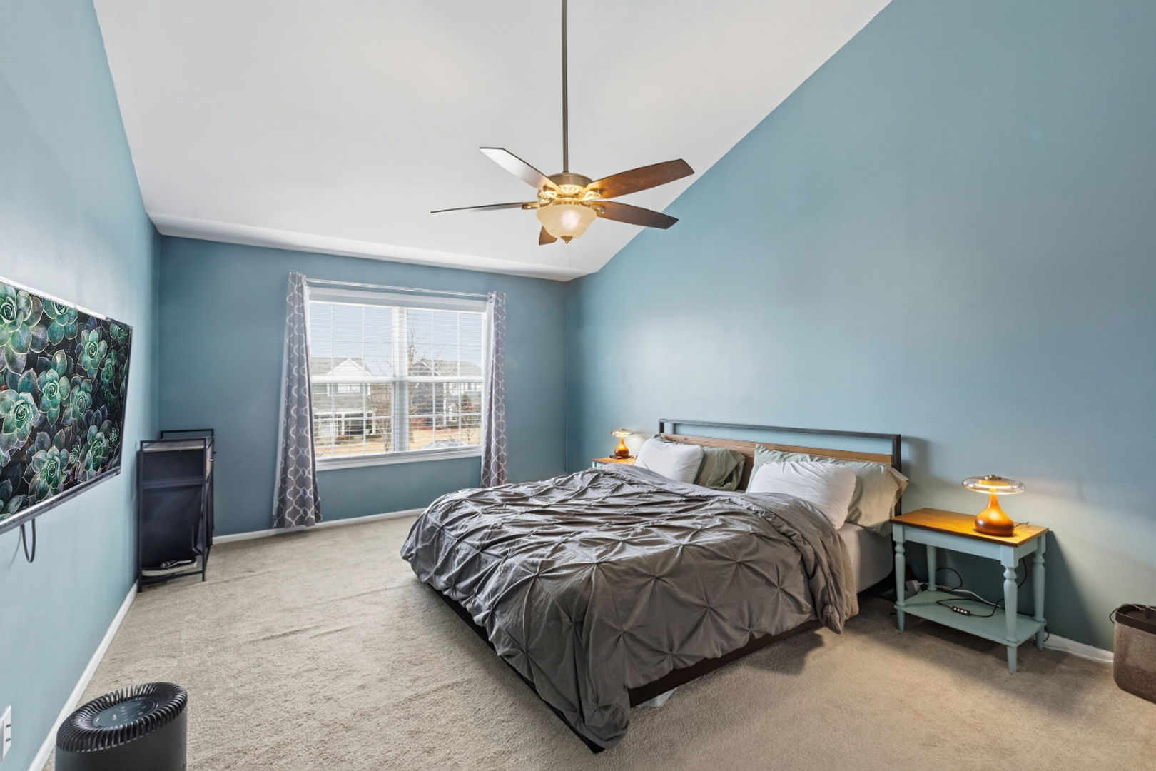 2138 N Green Valley Lane, Round Lake Beach, IL 60073