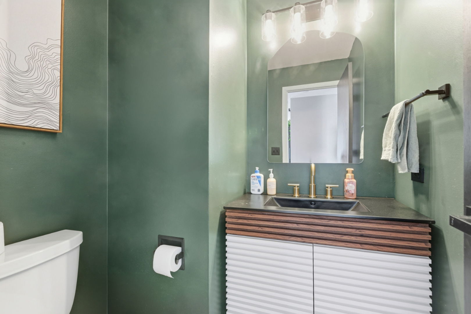 2138 N Green Valley Lane, Round Lake Beach, IL 60073