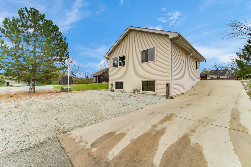 134 Fossil Lake Road, Wilmington, IL 60481