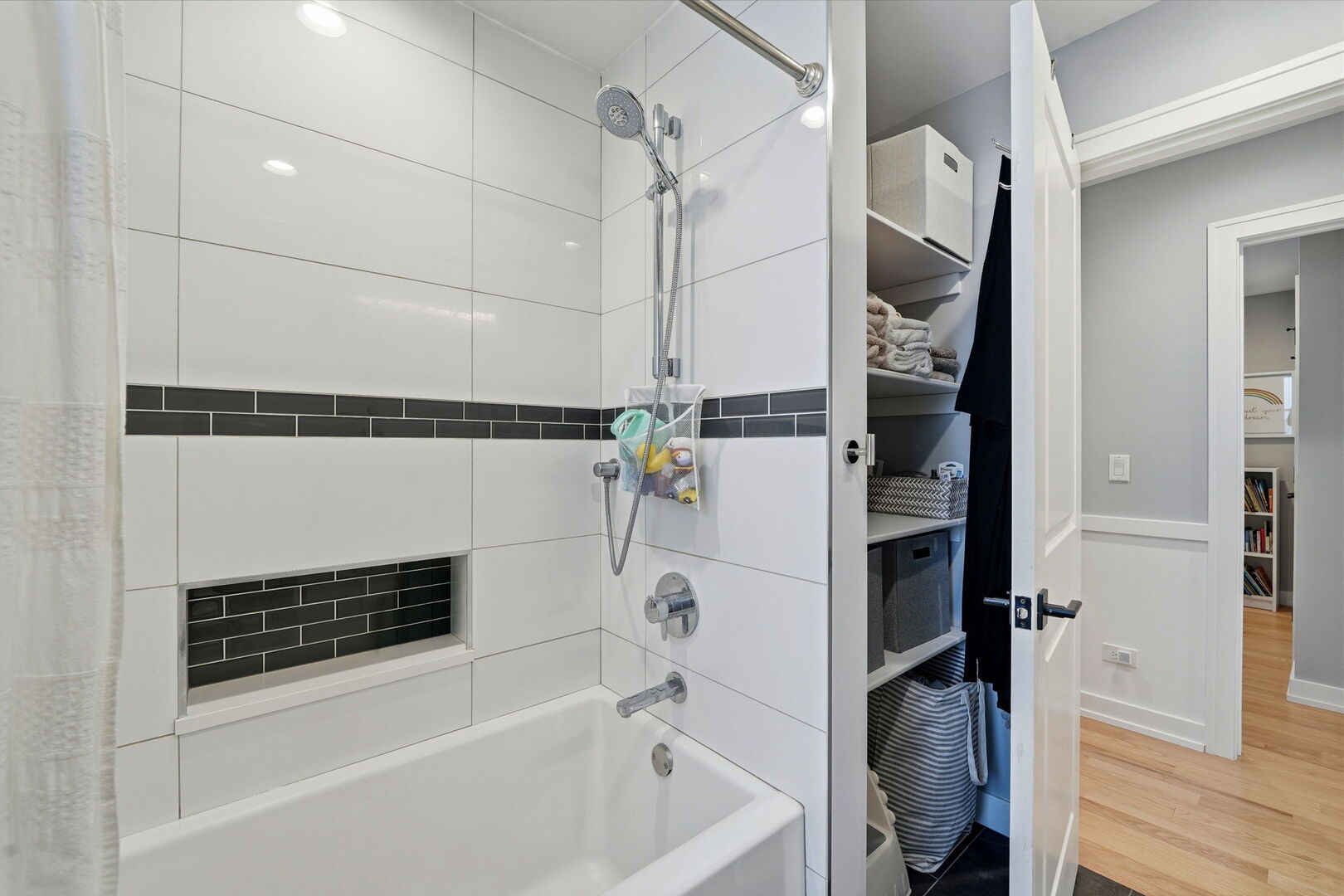 3806 N Nordica Avenue, Chicago, IL 60634