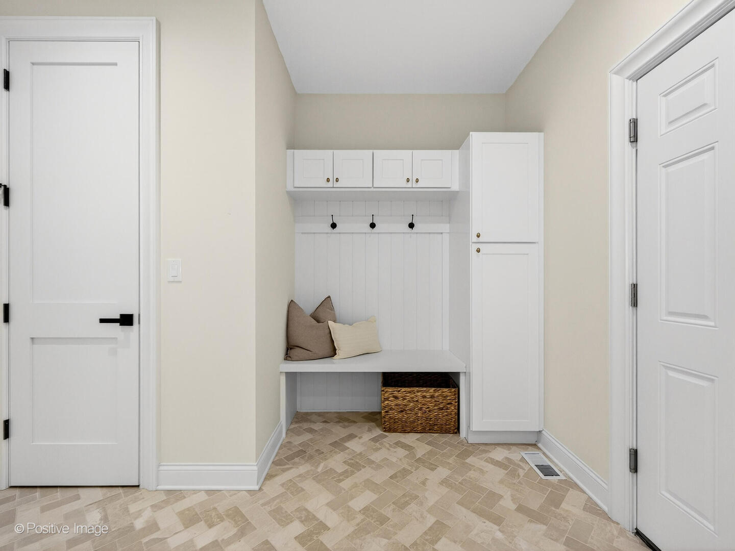 11300 Sequoya Lane, Indian Head Park, IL 60525