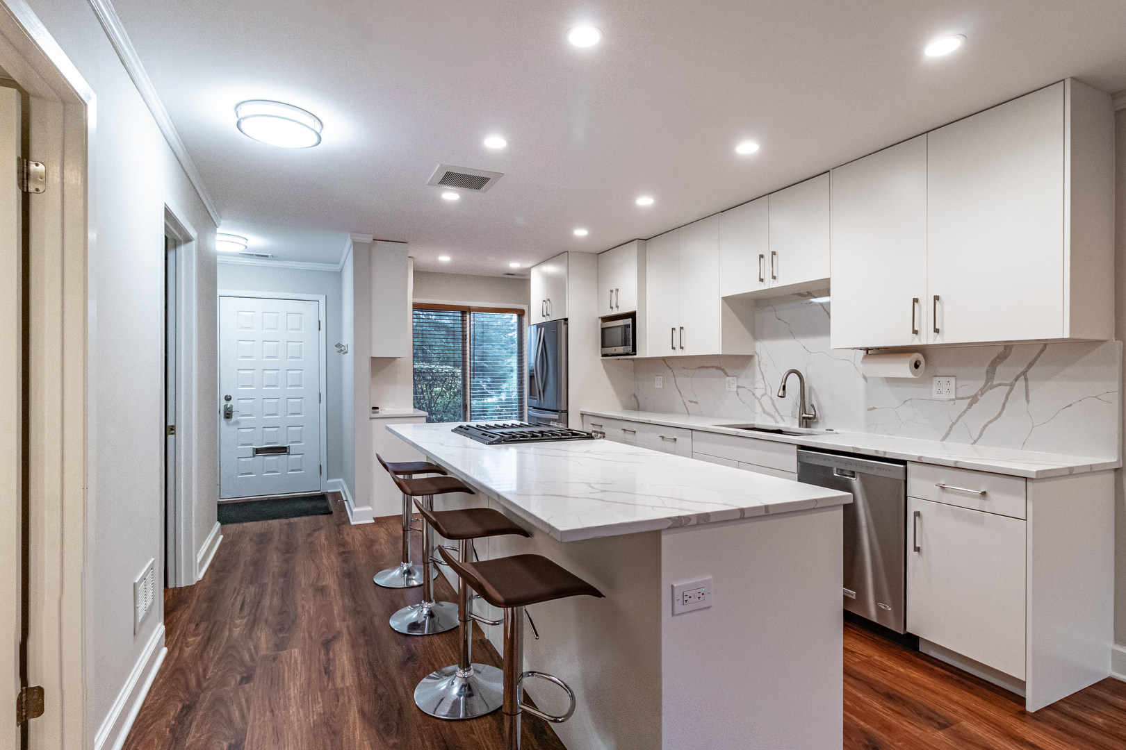 1087 Deerfield Place, Highland Park, IL 60035