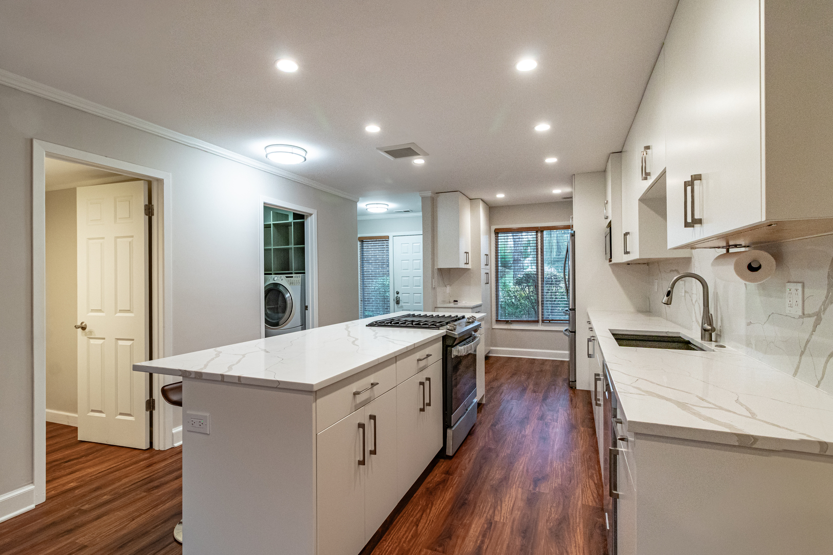 1087 Deerfield Place, Highland Park, IL 60035