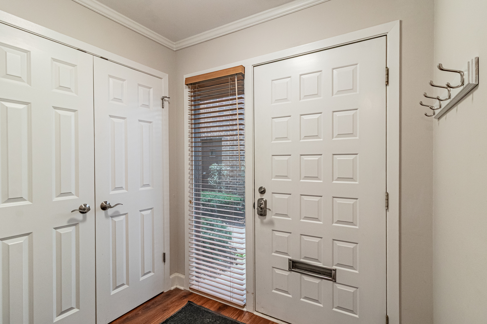 1087 Deerfield Place, Highland Park, IL 60035