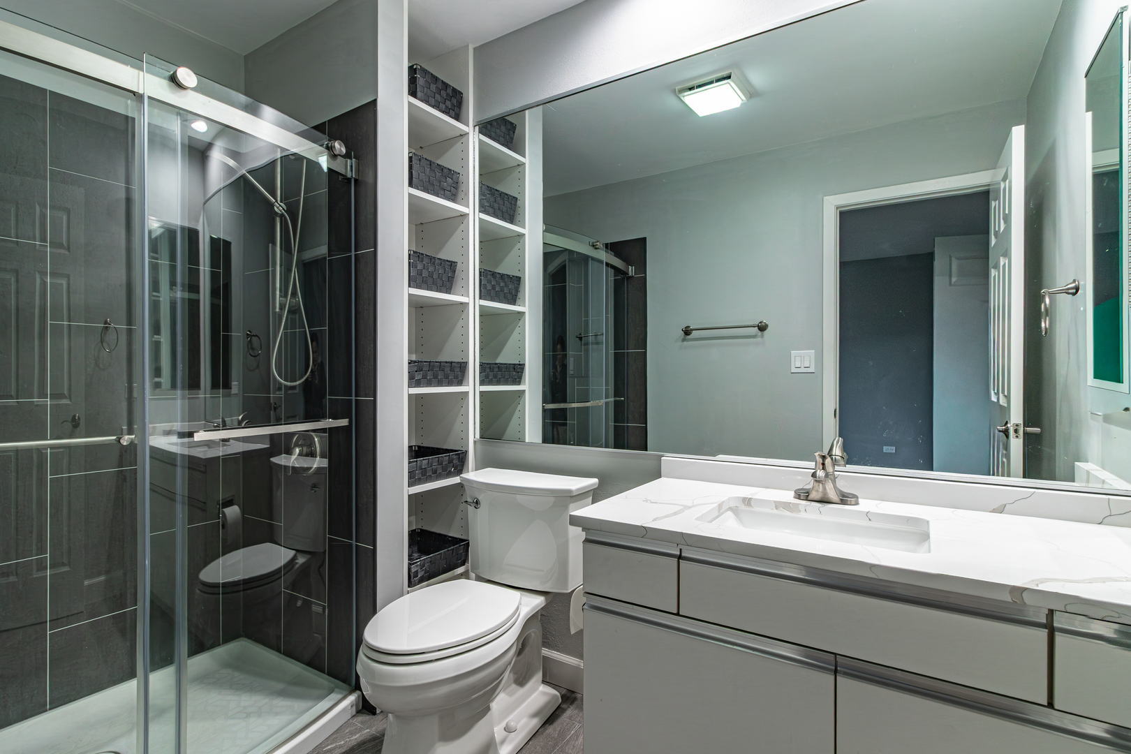 1087 Deerfield Place, Highland Park, IL 60035