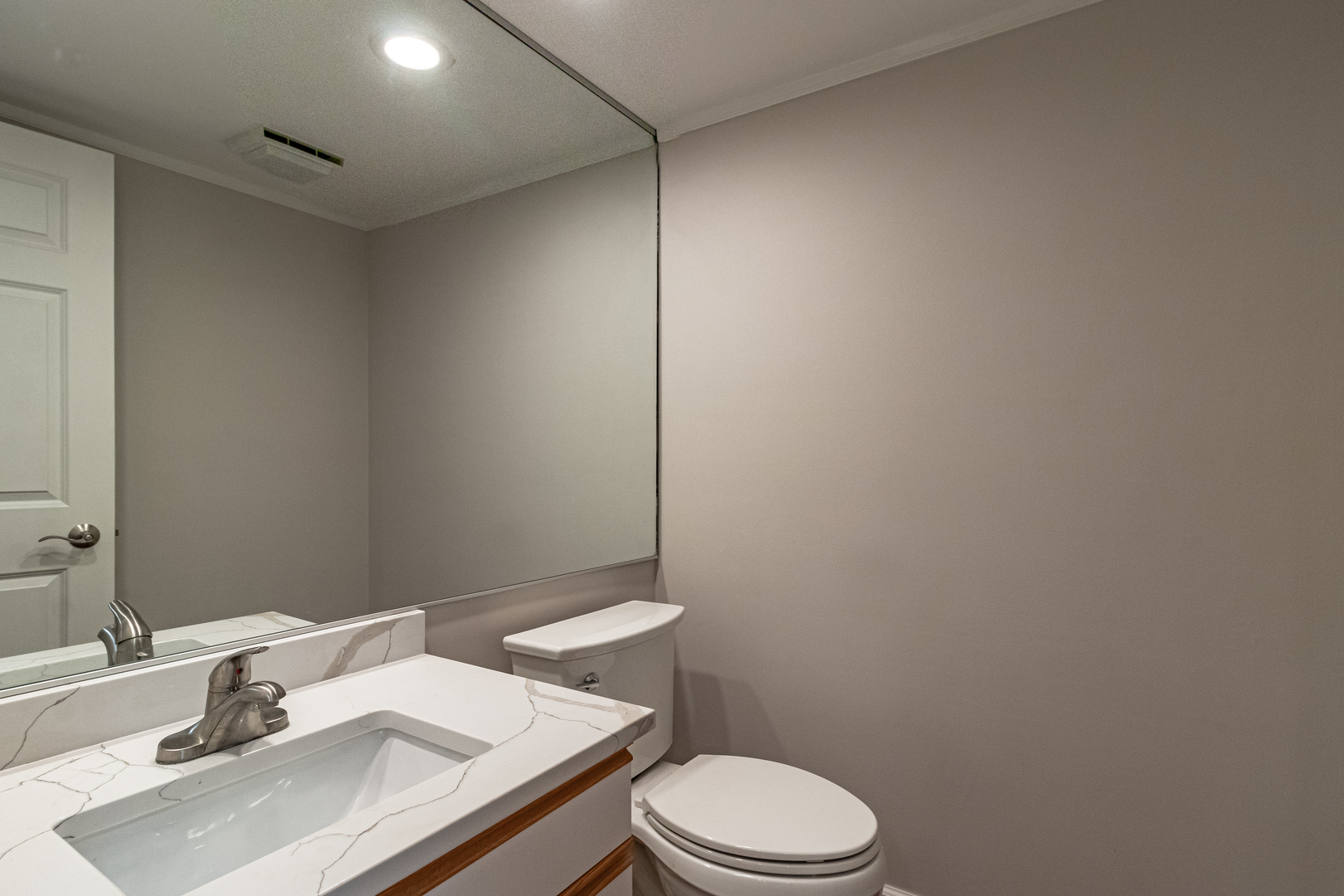 1087 Deerfield Place, Highland Park, IL 60035