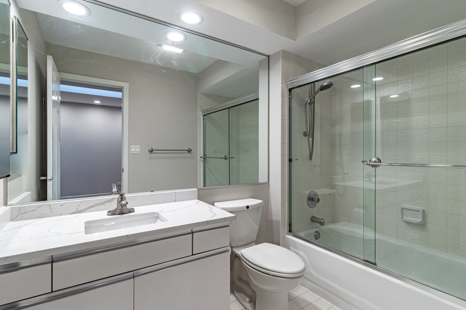 1087 Deerfield Place, Highland Park, IL 60035