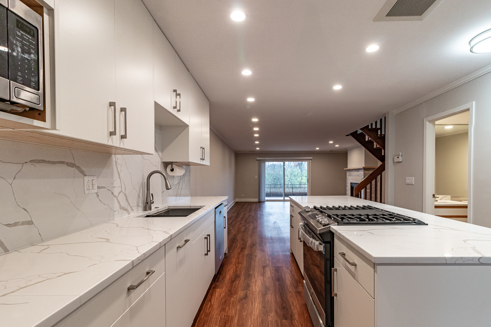 1087 Deerfield Place, Highland Park, IL 60035