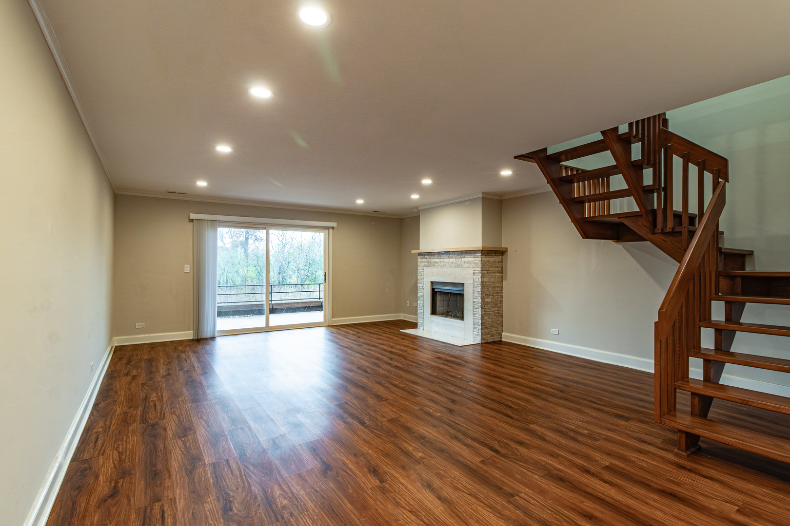 1087 Deerfield Place, Highland Park, IL 60035