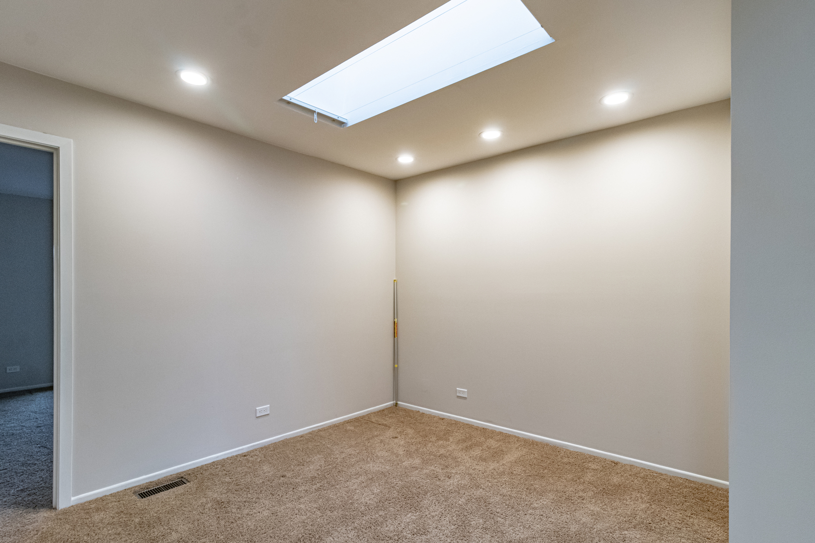 1087 Deerfield Place, Highland Park, IL 60035