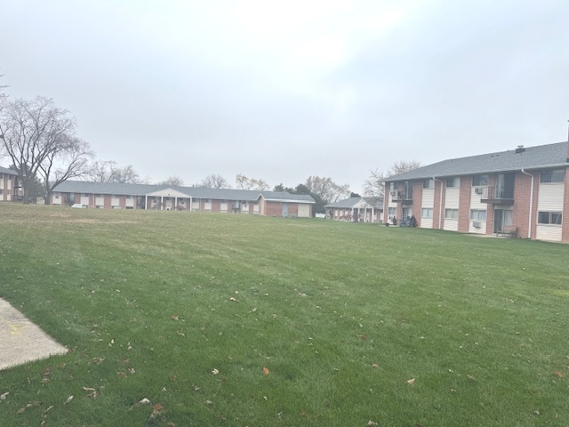 1557 Jill Court #11-104, Glendale Heights, IL 60139