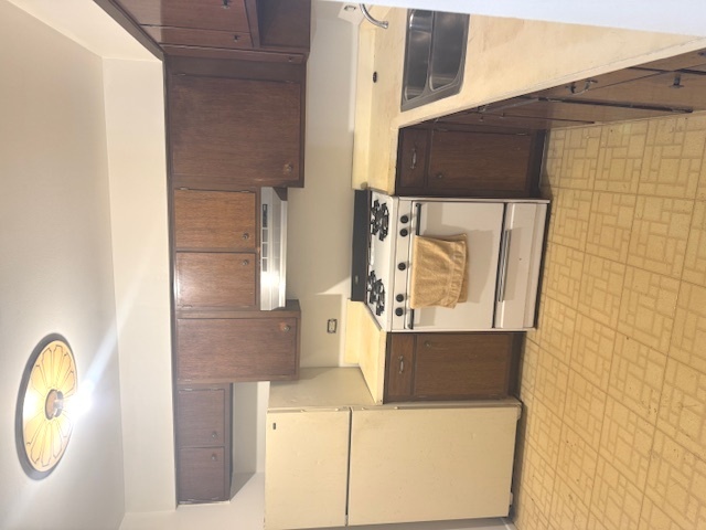 1557 Jill Court #11-104, Glendale Heights, IL 60139