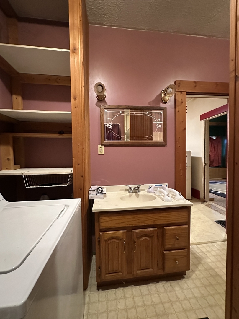 405 W Carter Street, Stanford, IL 61774