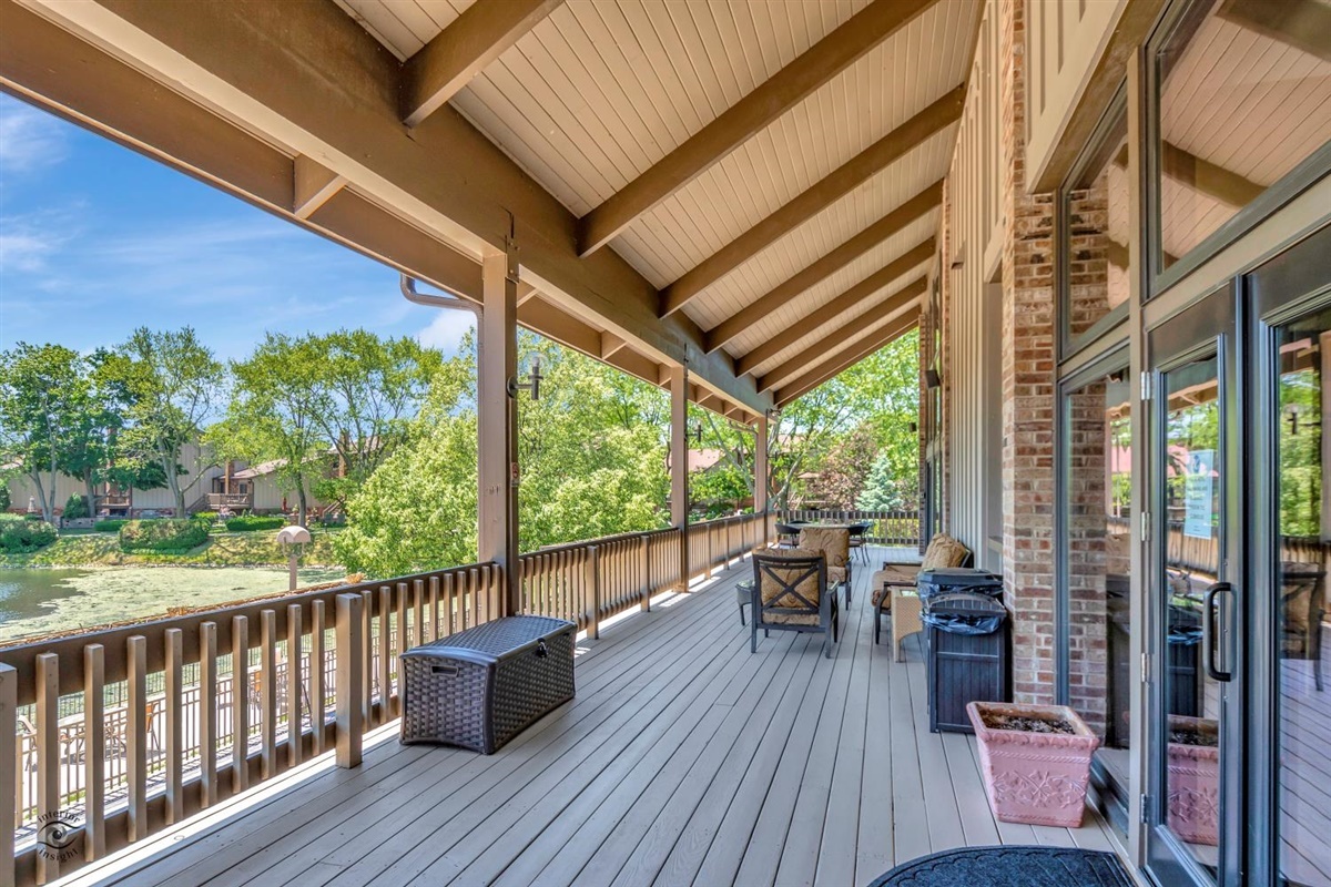 301 Lake Hinsdale Drive #106, Willowbrook, IL 60527