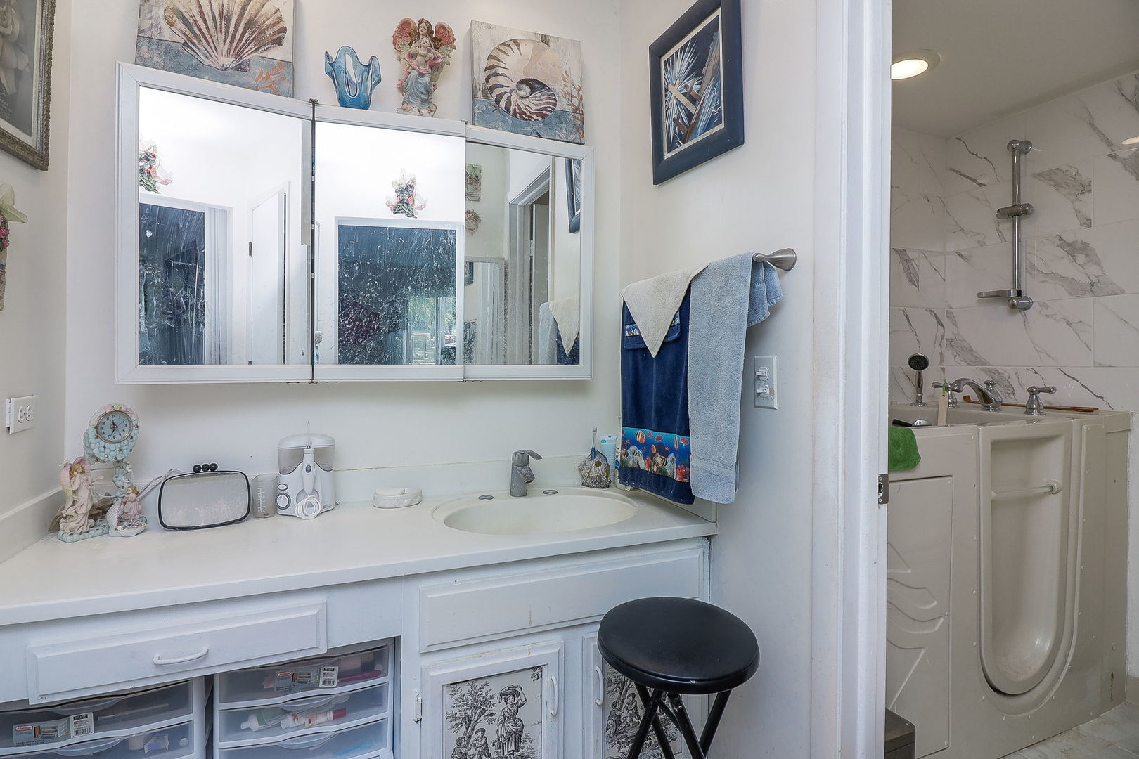 301 Lake Hinsdale Drive #106, Willowbrook, IL 60527