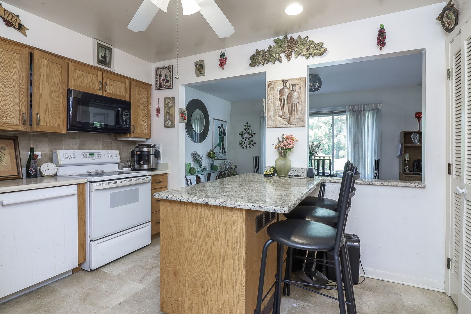 301 Lake Hinsdale Drive #106, Willowbrook, IL 60527