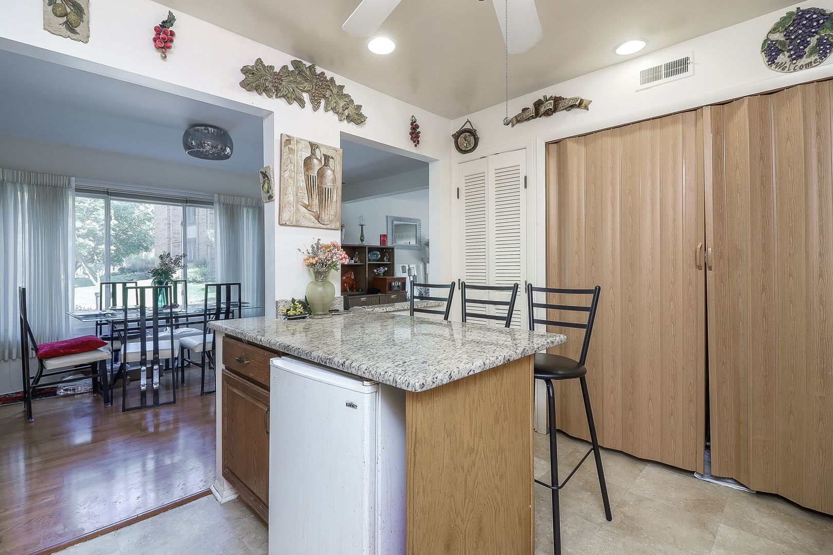 301 Lake Hinsdale Drive #106, Willowbrook, IL 60527