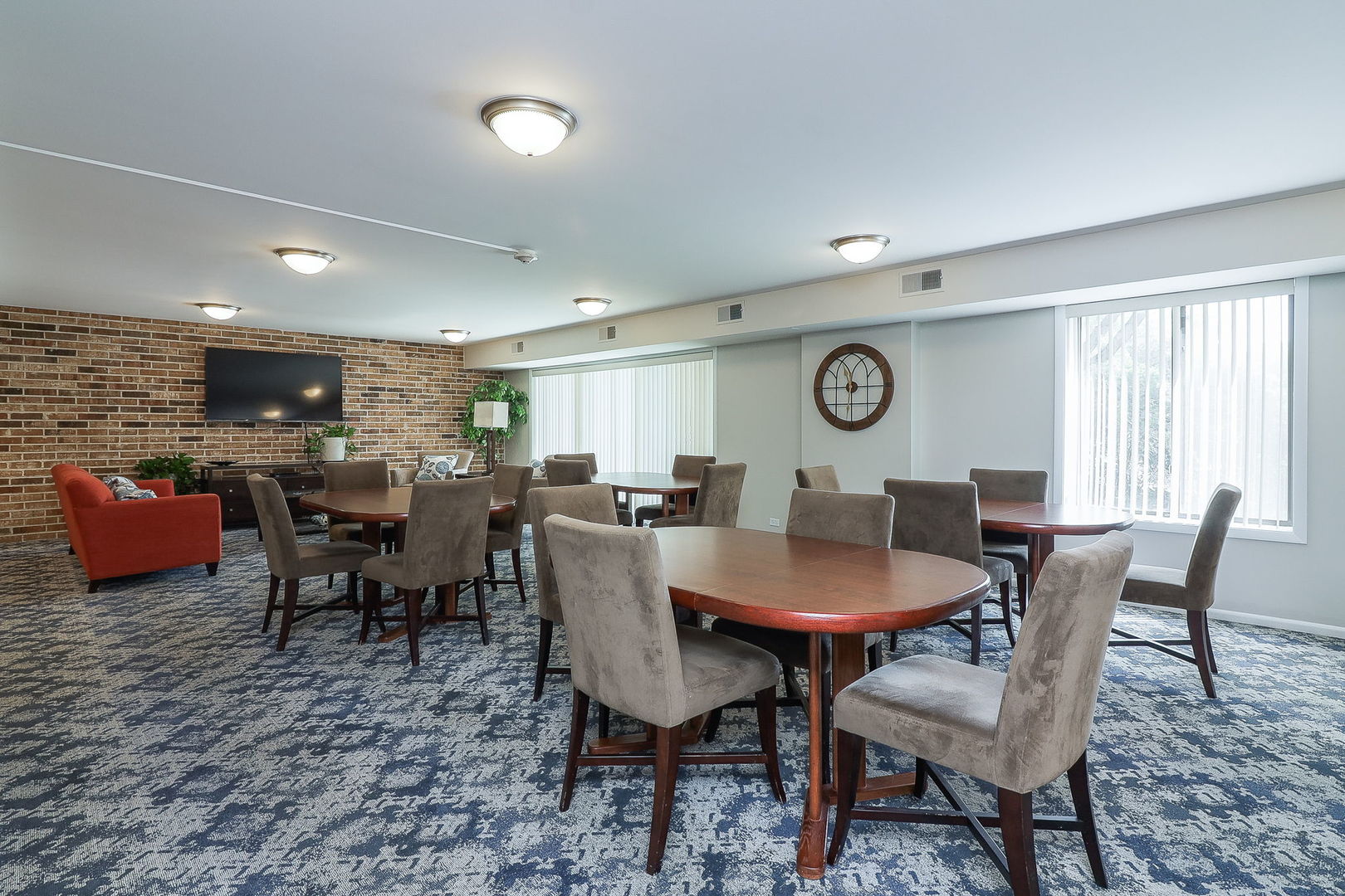 301 Lake Hinsdale Drive #106, Willowbrook, IL 60527