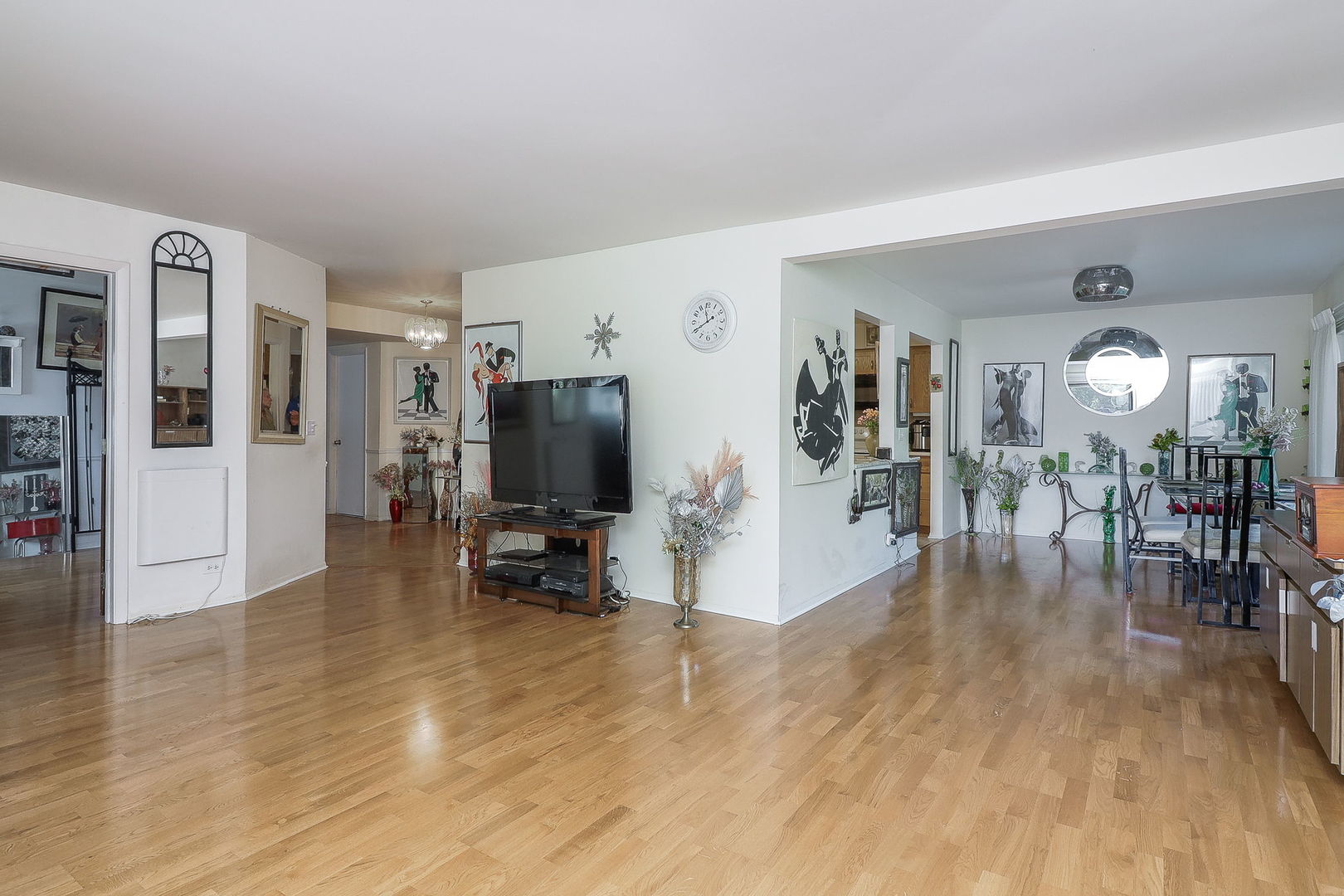 301 Lake Hinsdale Drive #106, Willowbrook, IL 60527