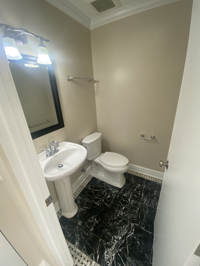 5240 W BELMONT Avenue #2, Chicago, IL 60641