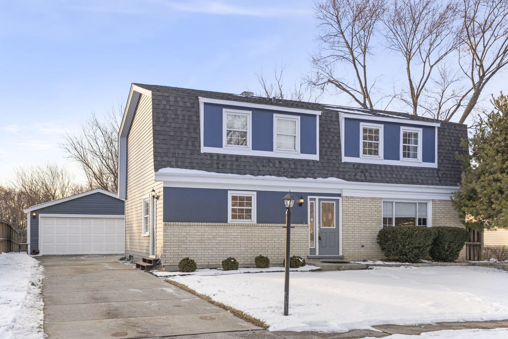 416 S Park Street, Westmont, IL 60559