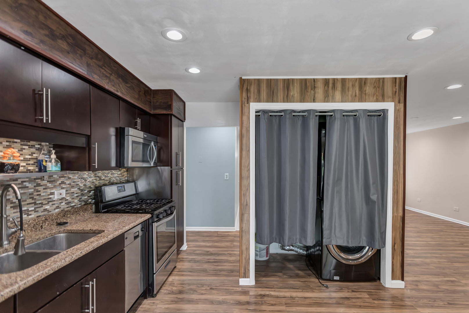 904 Woodland Drive, Wheeling, IL 60090