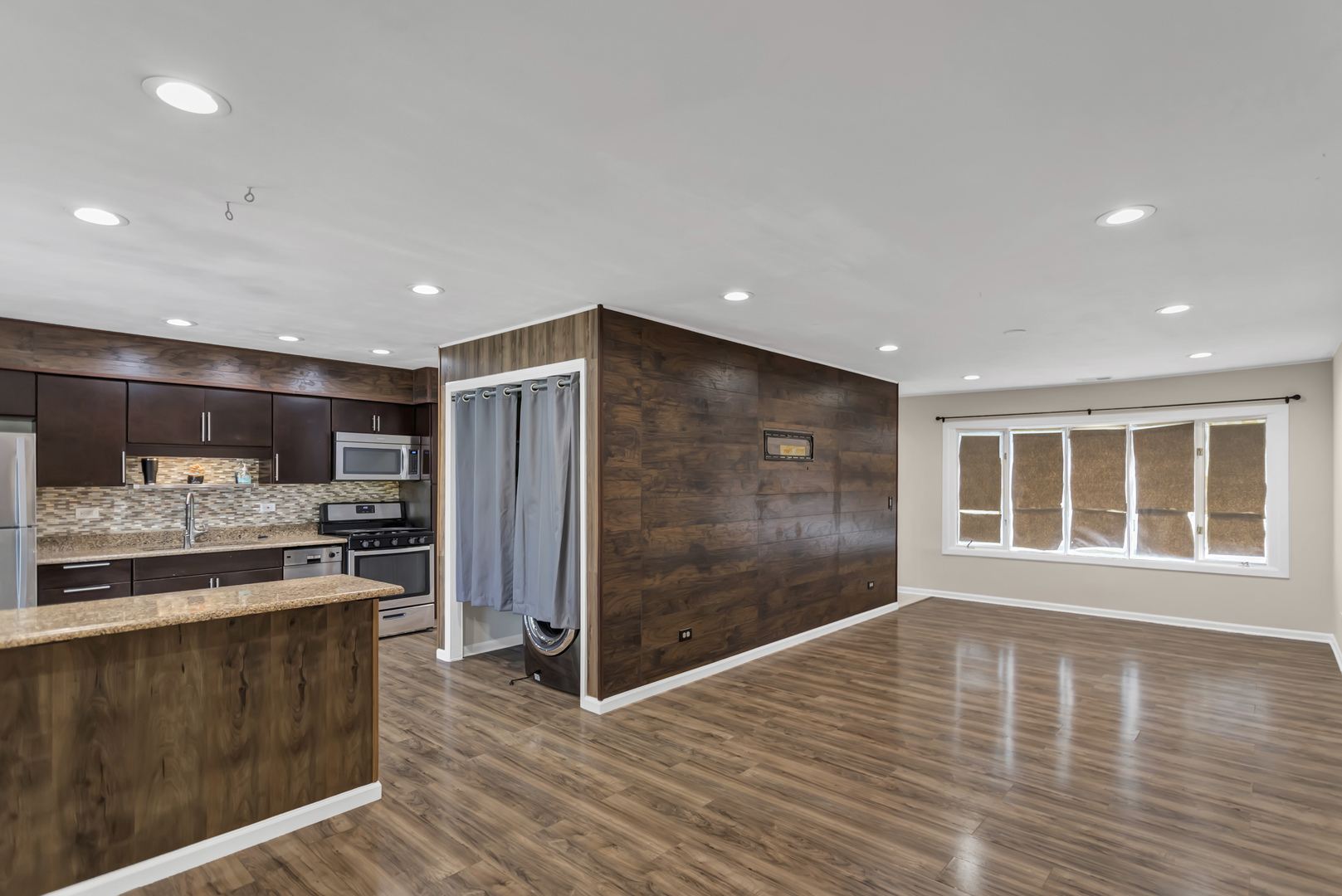 904 Woodland Drive, Wheeling, IL 60090