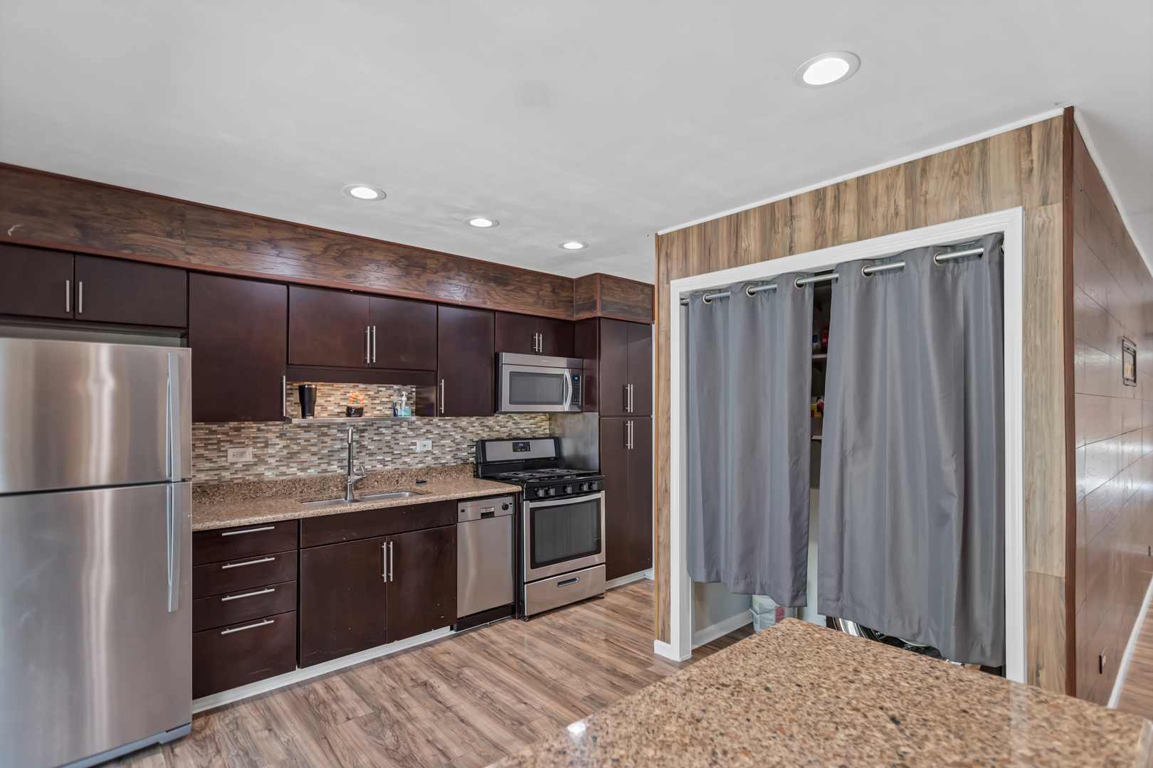 904 Woodland Drive, Wheeling, IL 60090