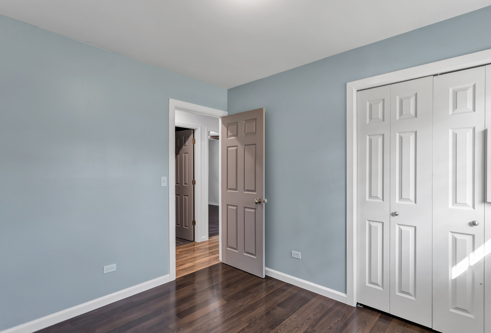 904 Woodland Drive, Wheeling, IL 60090