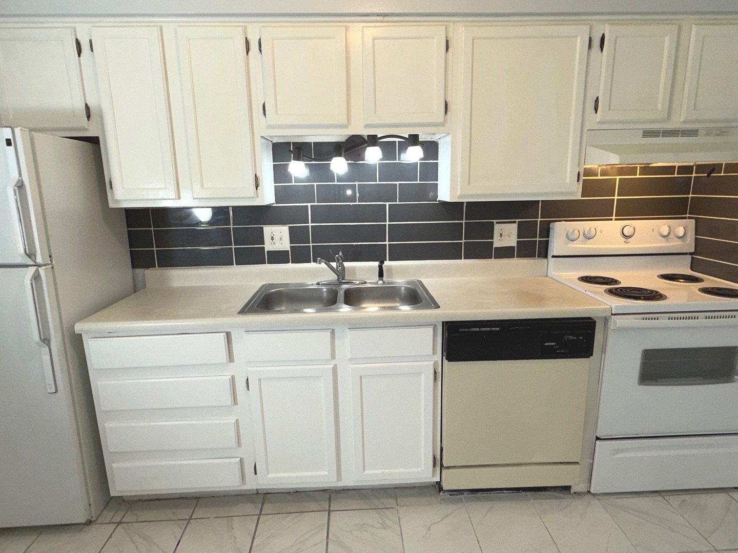 1110 W 18th Street #1E, Broadview, IL 60155