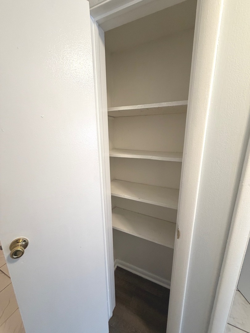 1110 W 18th Street #1E, Broadview, IL 60155