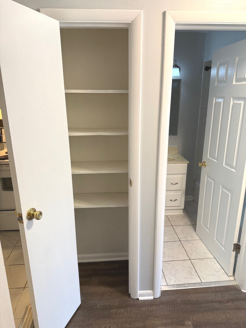 1110 W 18th Street #1E, Broadview, IL 60155