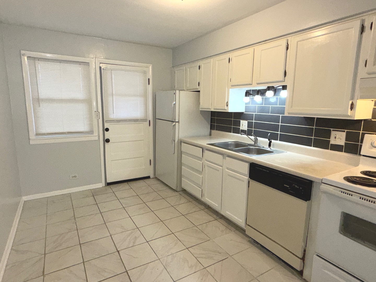 1110 W 18th Street #1E, Broadview, IL 60155