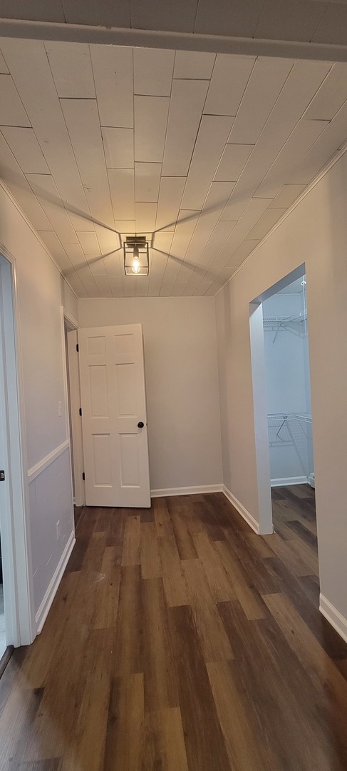 6921 Clarendon Hills Road, Darien, IL 60561