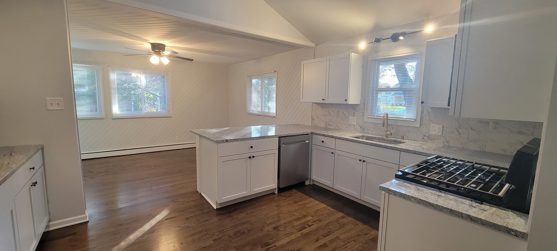 6921 Clarendon Hills Road, Darien, IL 60561