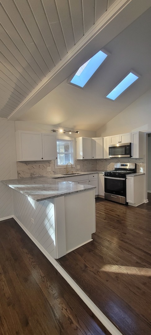 6921 Clarendon Hills Road, Darien, IL 60561