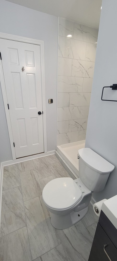 6921 Clarendon Hills Road, Darien, IL 60561