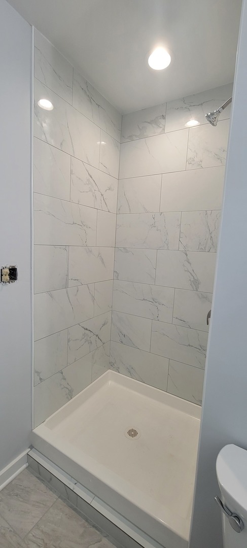 6921 Clarendon Hills Road, Darien, IL 60561