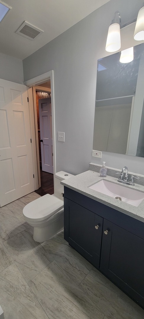 6921 Clarendon Hills Road, Darien, IL 60561