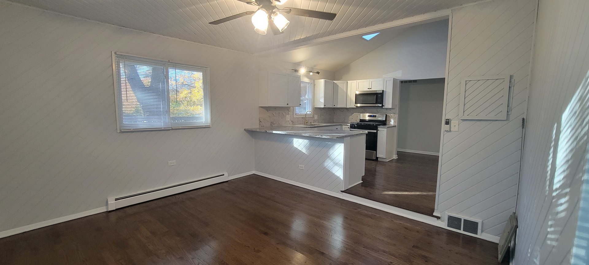 6921 Clarendon Hills Road, Darien, IL 60561