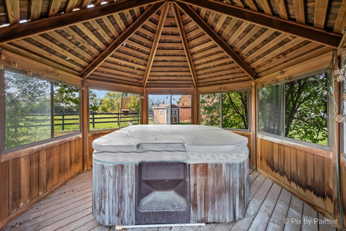 4319 McCauley Road, Woodstock, IL 60098