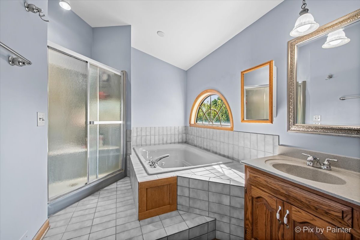 4319 McCauley Road, Woodstock, IL 60098