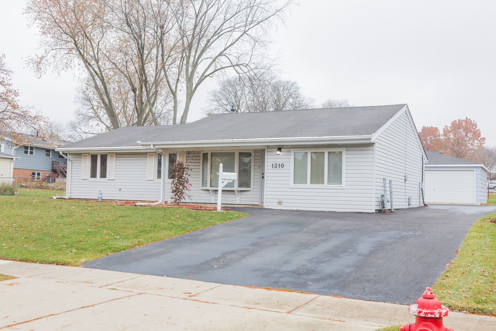 1310 SOMERSET Lane, Schaumburg, IL 60193