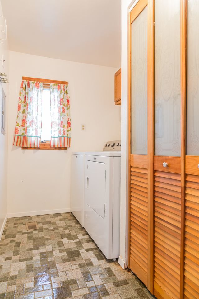 1310 SOMERSET Lane, Schaumburg, IL 60193