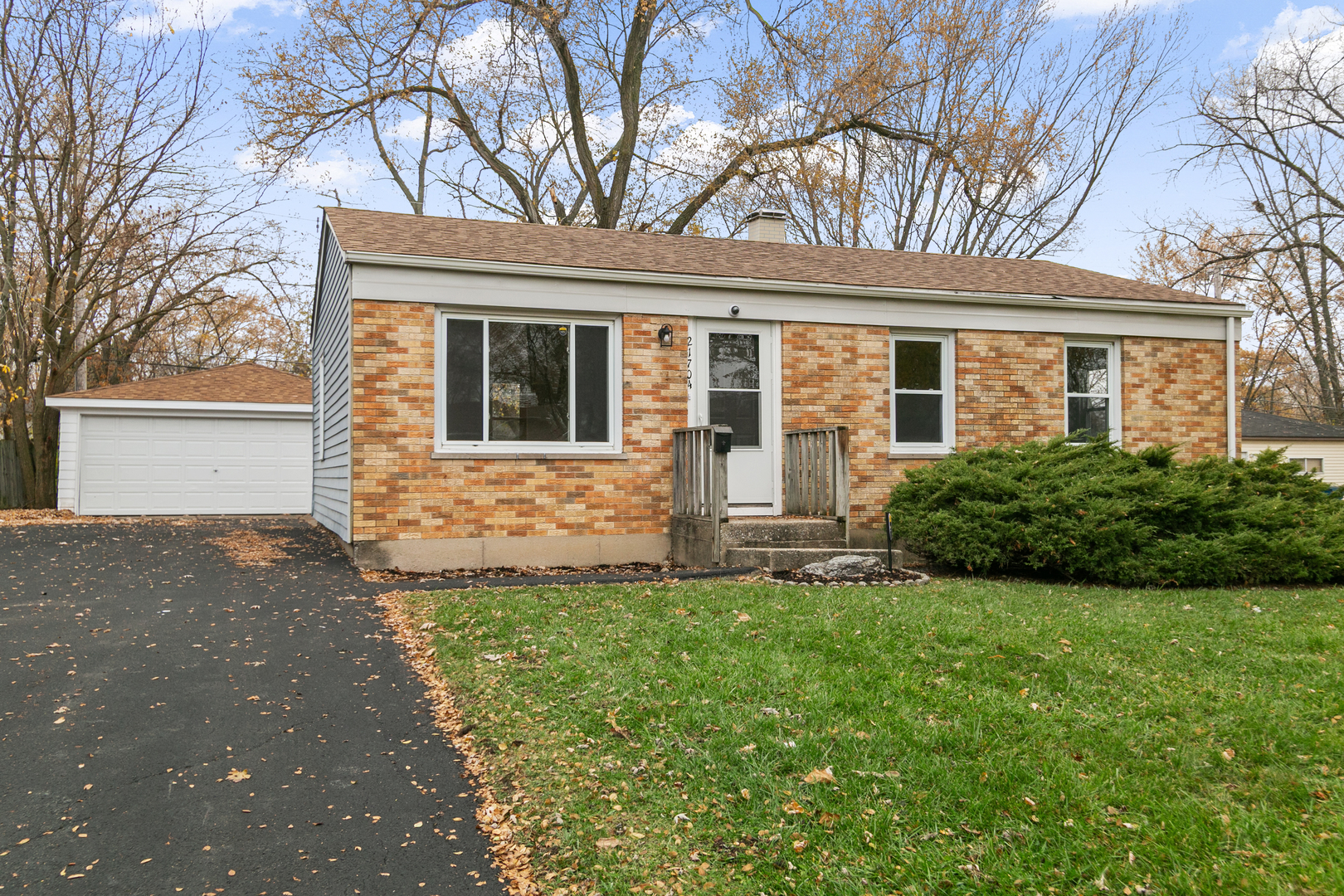 21704 CLYDE Avenue, Sauk Village, IL 60411