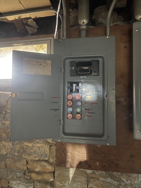 554 S 4th Street, Aurora, IL 60505