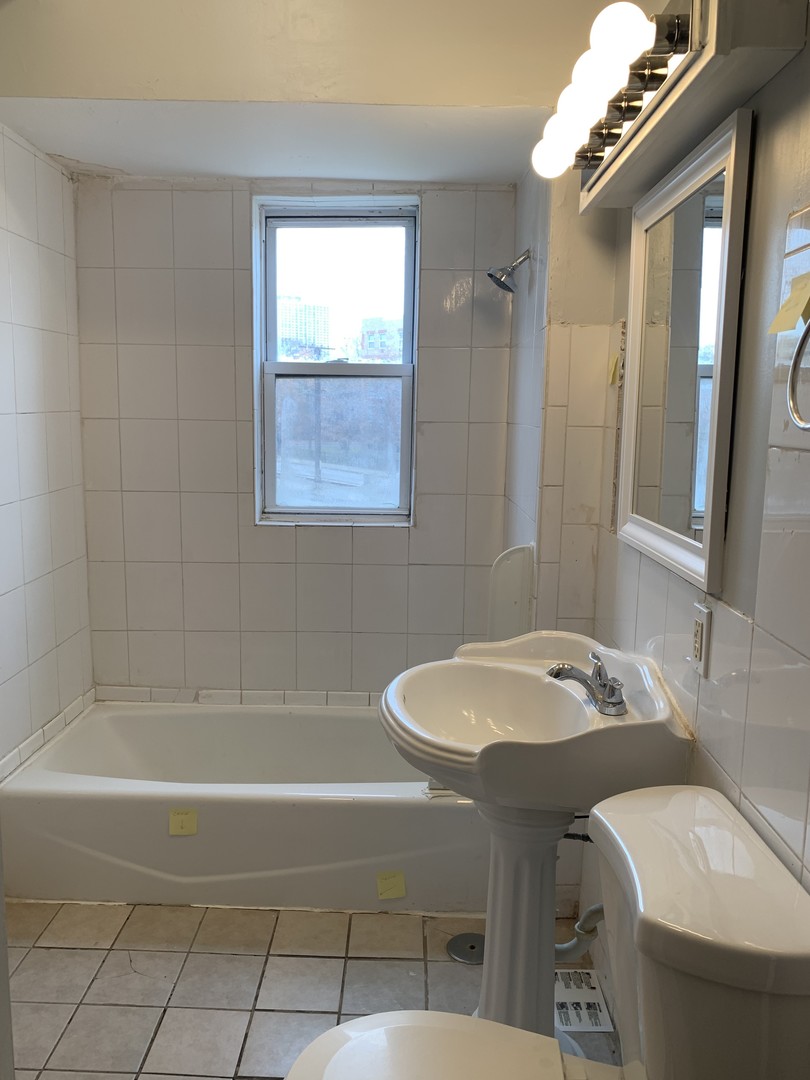 7749 S Muskegon Avenue, Chicago, IL 60649