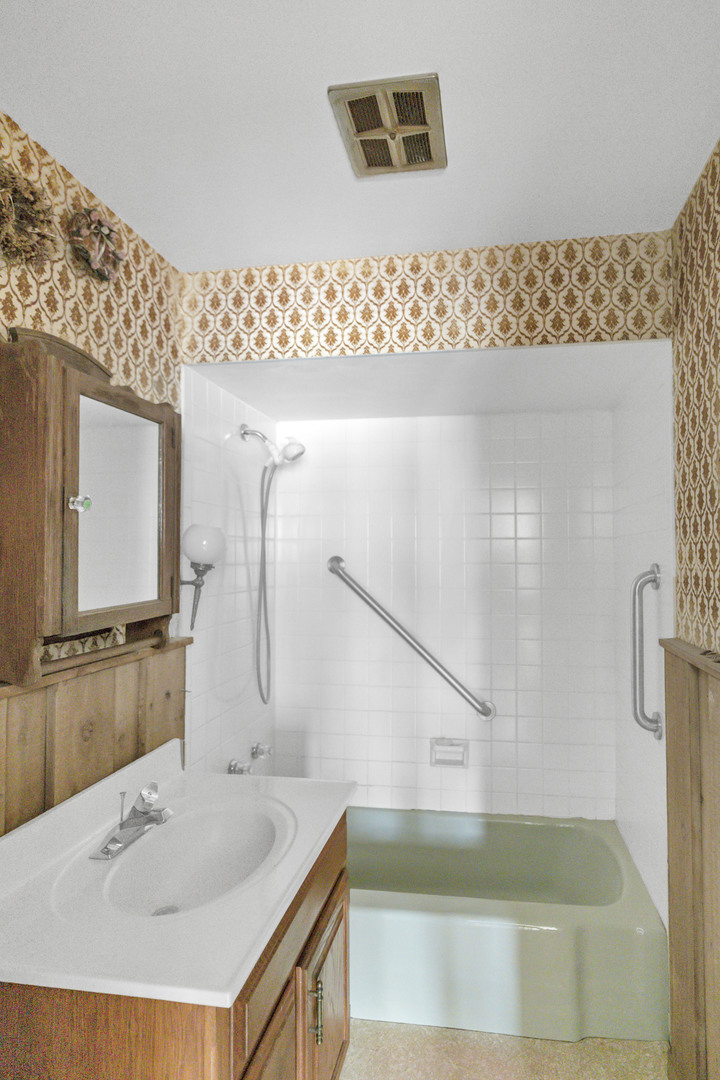 1623 Sawyer Avenue, Glen Ellyn, IL 60137